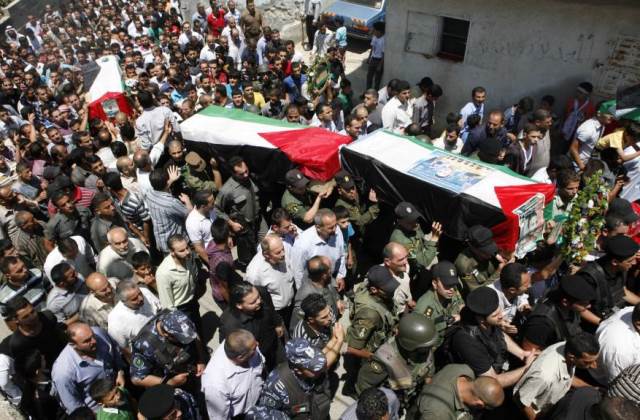 محكمة الاحتلال ستنظر غداً في إعادة جثامين 64 شهيدا
