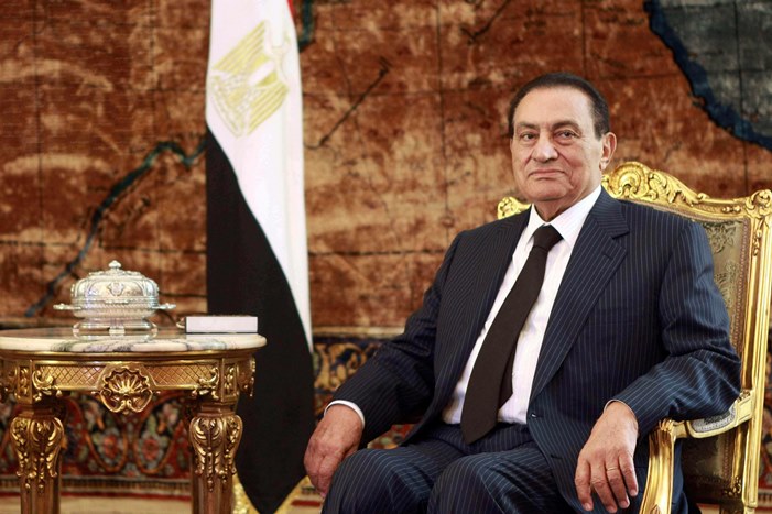 حكم نهائي ببراءة مبارك من تهم الاشتراك في قتل المتظاهرين