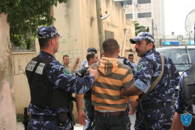 الشرطة تلقي القبض على 7 من مروجي المخدرات في نابلس
