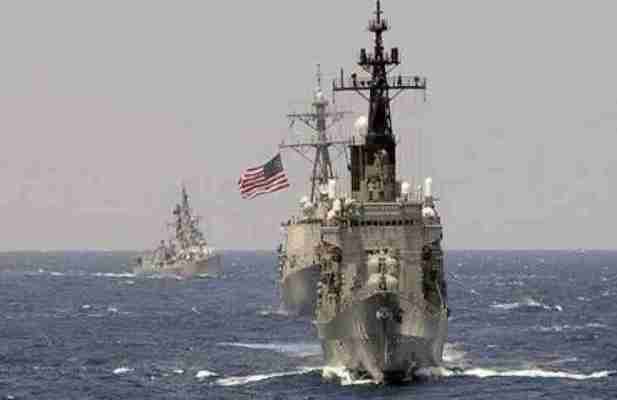 الحرس الثوري الإيراني: السفينة الأمريكية تستفز قواربنا
