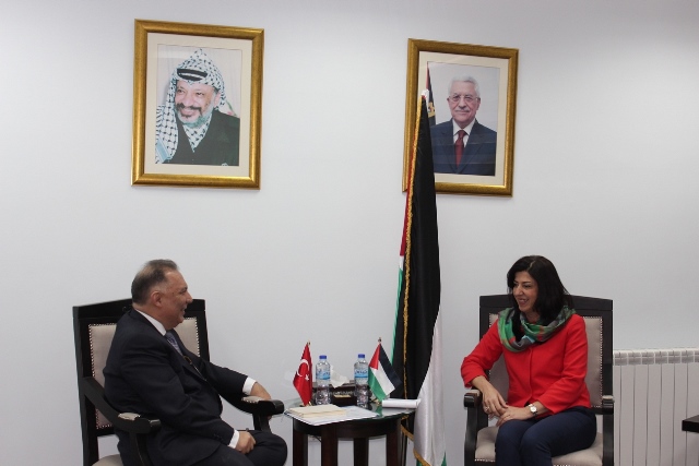 وزيرة الاقتصاد الوطني وسفير تركيا يبحثان علاقات التعاون المشتركة

