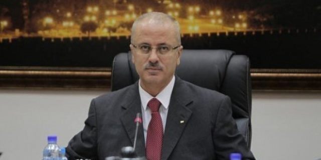 الحمد الله يتسلم التقرير السنوي لهيئة مكافحة الفساد للعام 2016
