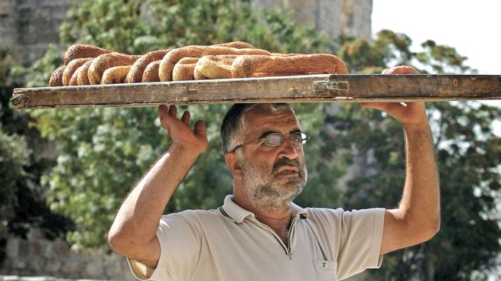 متابعة الحدث | ممنوع بيع الكعك في القدس 