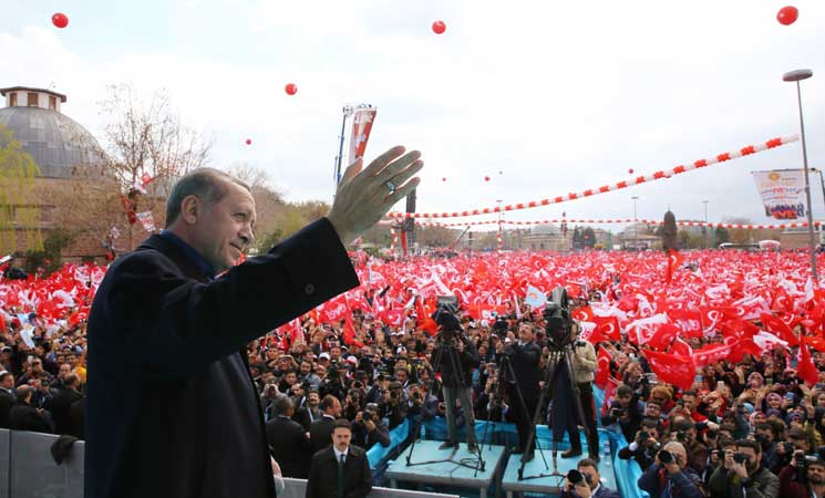 الأتراك يصوتون في