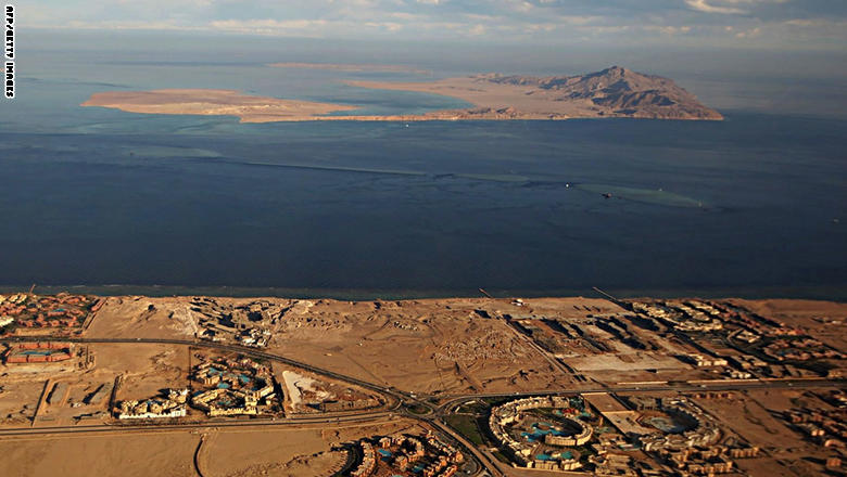 بعد أيام على لقاء السيسي والملك سلمان.. حكم يعيد تيران وصنافير إلى السعودية