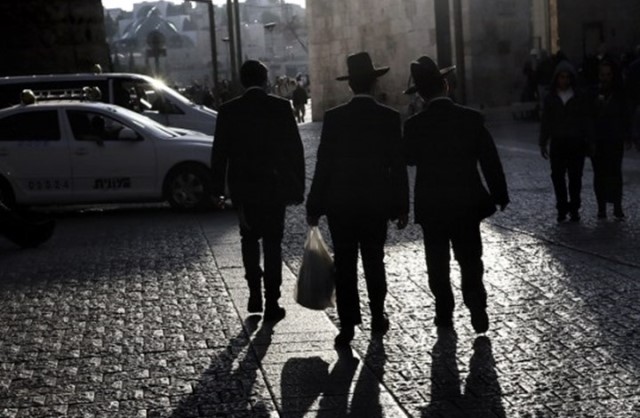 مفكر إسرائيلي يفضح تنكر متديني اليهود للتوراة

