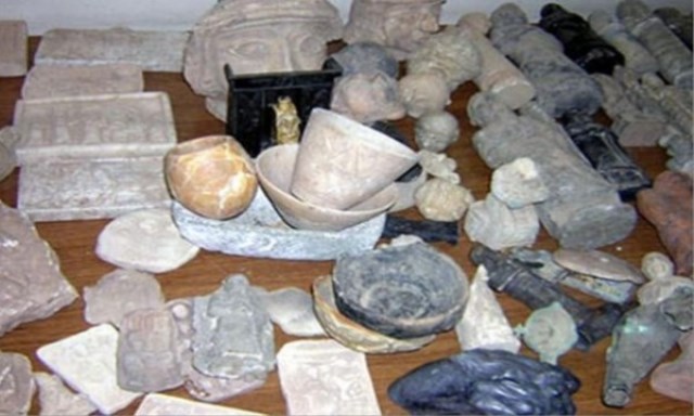 ضبط قطعة أثرية نادرة داخل منزل في الخليل

