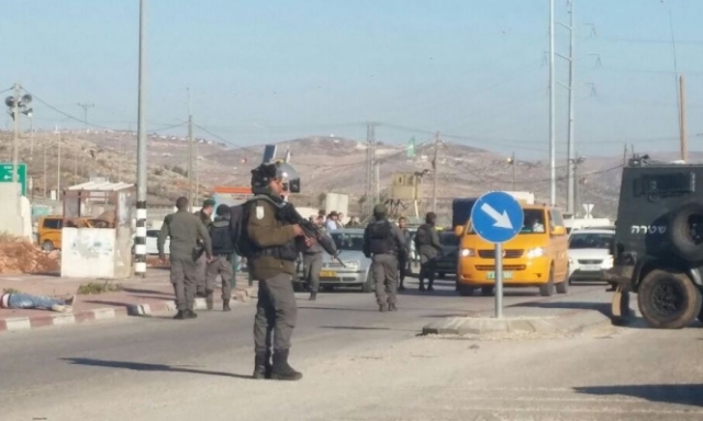 الاحتلال يطلق النار على شاب بزعم طعن جندي على حاجز حواره 
