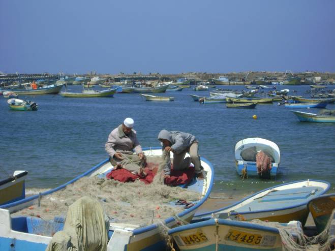 صيادو غزة يطالبون برفع الحصار البحري