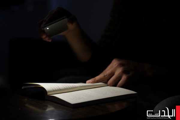طلاب قطاع غزة يخوضون الامتحانات النهائية على وقع الظلام
