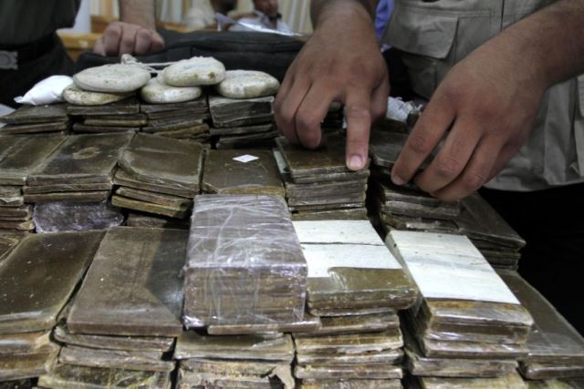 القبض على شخص بحوزته مواد مخدرة 
