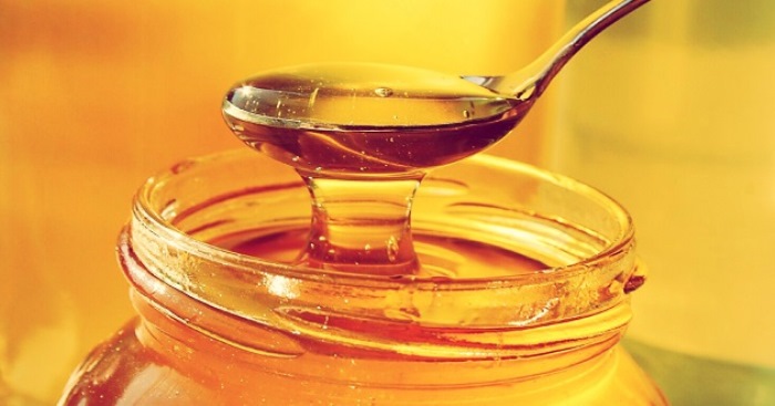 10 فوائد مدهشة للعسل على صحة الشعر والبشرة

