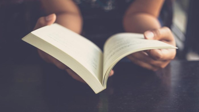 تعلم القراءة في الكبر يمكن أن يعيد نشاط المخ في 6 أشهر
