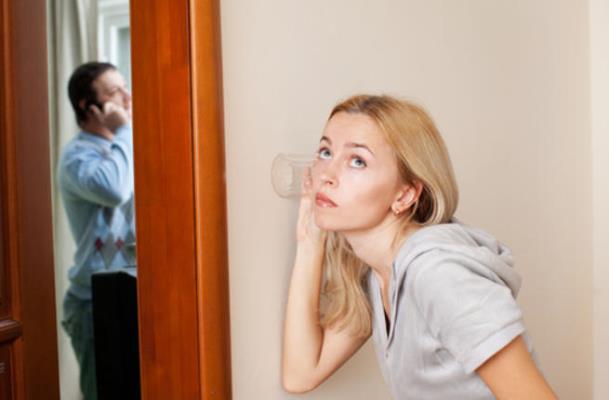 5 أسباب تدفعك للتوقف عن مراقبة شريك حياتك

