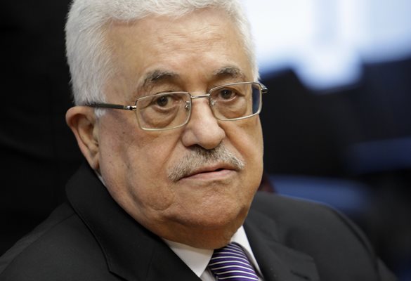 الرئيس محمود عباس يتلقى اتصالاً من مفتي لبنان معبراً عن رفضه لما يجري في الاقصى
