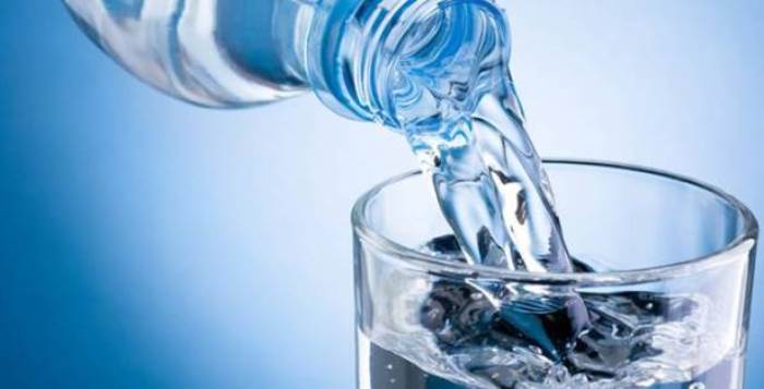 هل يجوز شرب الماء البارد عند الإفطار مباشرة؟

