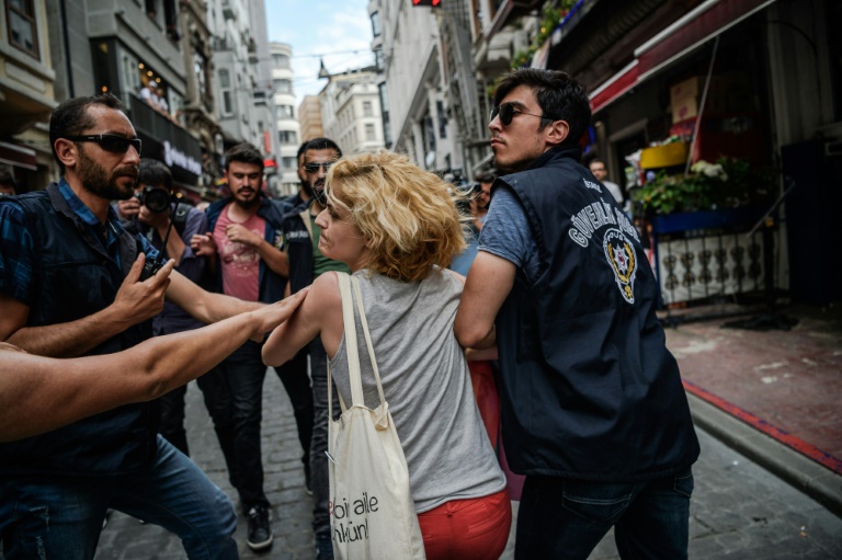 اسطنبول تمنع مسيرة