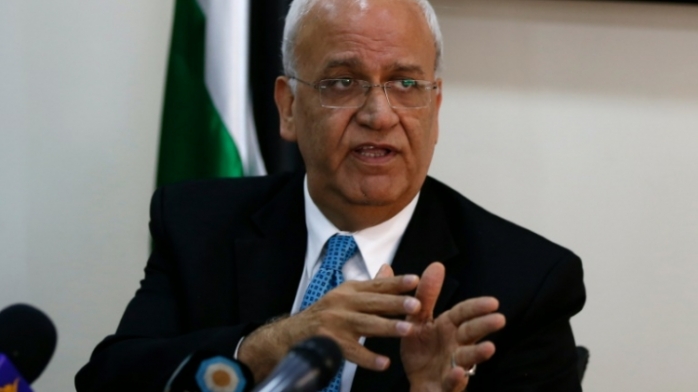 إسرائيل تهاجم عريقات لرفضه اعتبار حماس والجبهة الشعبية 