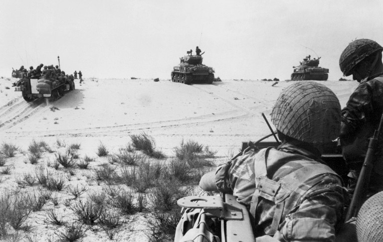 اسرائيل خطَّطت لقصف مصر بقنبلة ذرية في حرب 1967 ثم تراجعت لهذا السبب