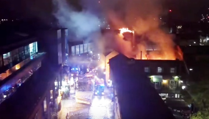 حريق يلتهم مبنى في لندن (فيديو)
