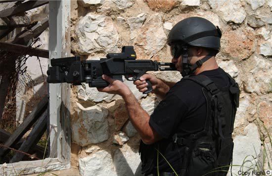مخيمات إسرائيلية تتيح للسياح لعب دور جنود يقتلون فلسطينيين