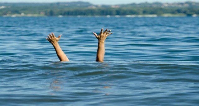  وفاة طفل غرقا في بركة سباحة والشرطة تحقق
