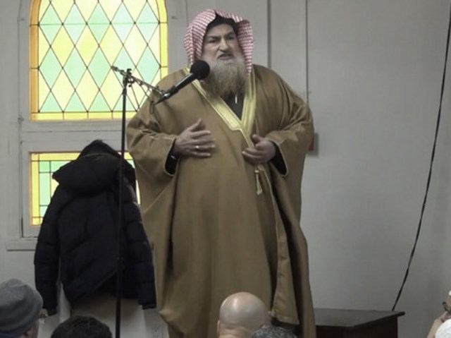 كندا تعتقل أمام مسجد