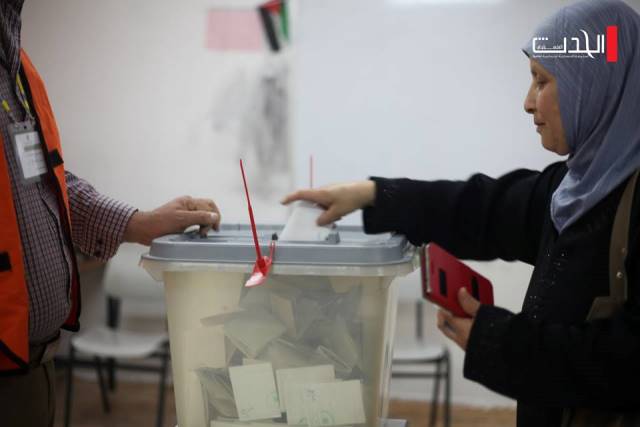 لجنة الانتخابات تبدأ بتدريب طواقمها على إجراءات الإقتراع والفرز

