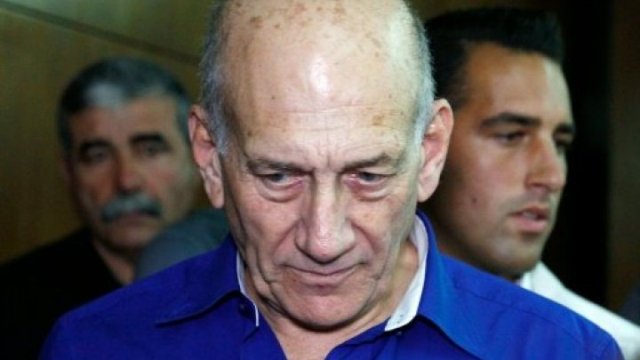 الإفراج عن أولمرت مبكرا صباح اليوم (صور)