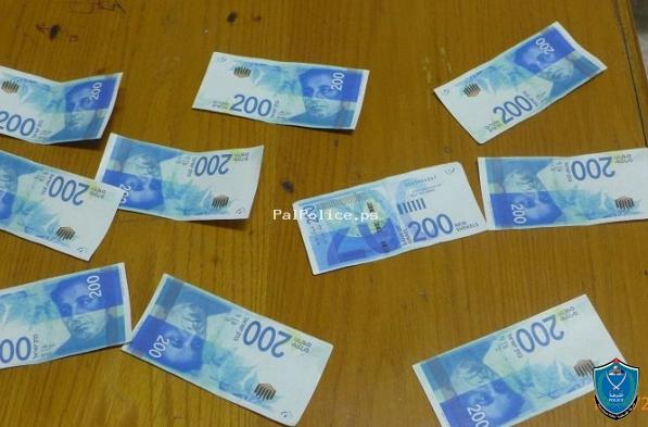 جنين: الشرطة تقبض على 3 أشخاص بتهمة ترويج نقود مزيفه