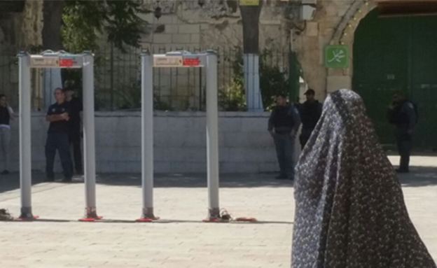ردود الأفعال الإسرائيلية على قرار إزالة البوابات
