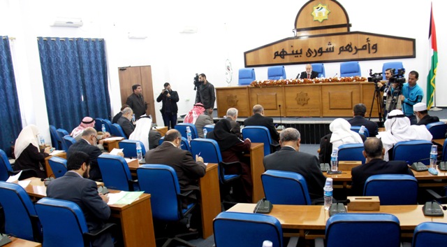 دحلان خلال جلسة المجلس
