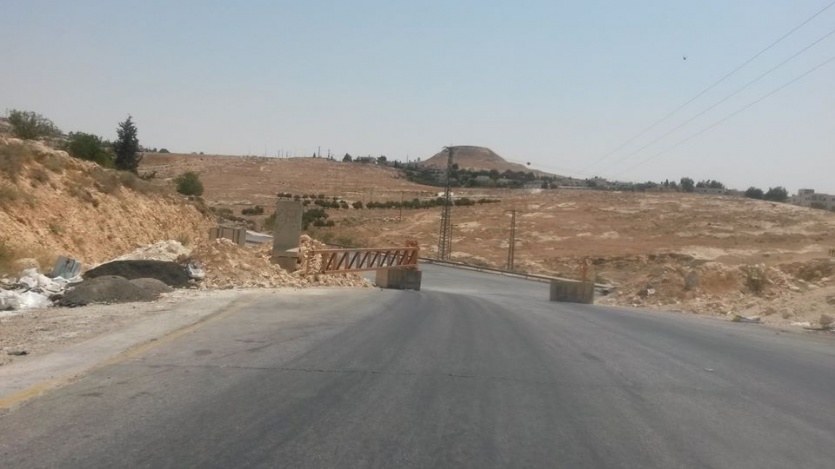 بيت لحم: الاحتلال ينصب بوابة حديدية على مدخل جناته الشرقي
