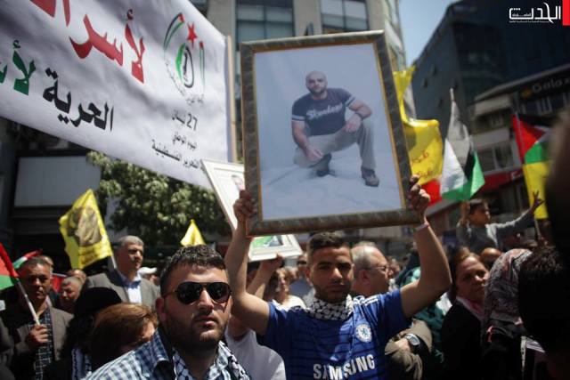 الصليب الأحمر يطالب إسرائيل بإعادة زيارات أسرى حماس من غزة
