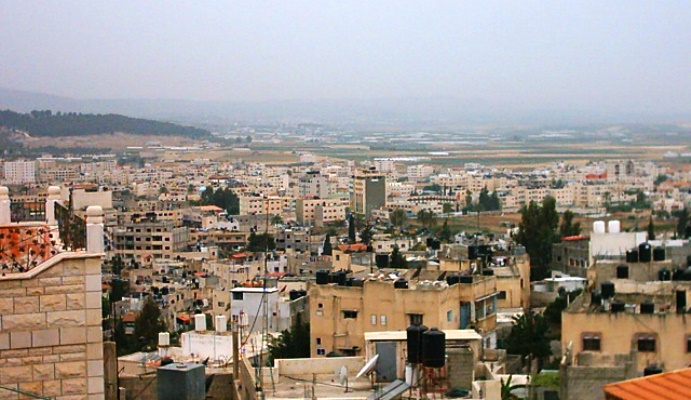 الشرطة الفلسطينية تلقي القبض على شخص مشتبه به بجريمة قتل وفار منذ عدة سنوات 
