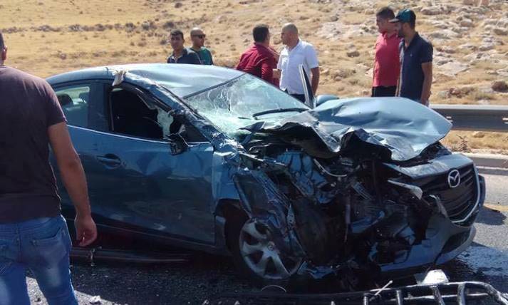 حادث طرق بين سيارتين فلسطينيتين وسيارة مستوطن إسرائيلي (صور)

