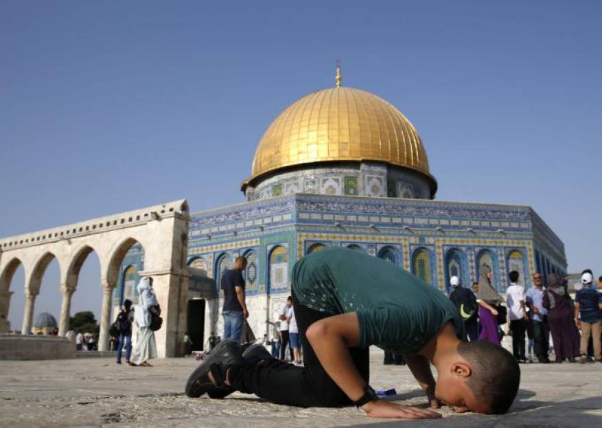 عشرات الاطفال من