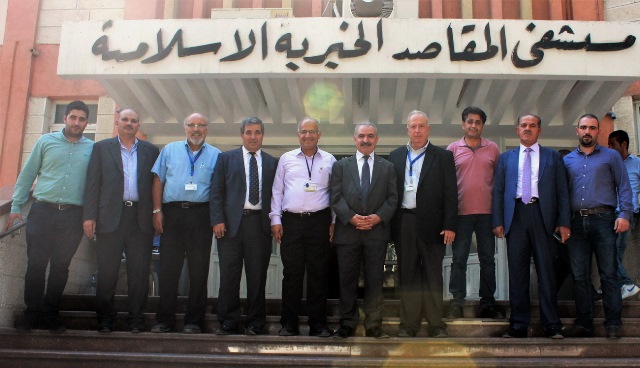 مستشفى المقاصد يتسلم جهاز محمول للتنفس الصناعي مقدّم من شركة فلسطين للتأمين

