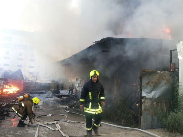حريق هائل في مجمع للمفروشات في نابلس 