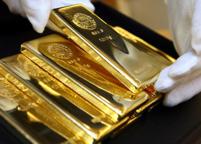 الذهب يواصل تسجيل مستويات قياسية مع هبوط الدولار
