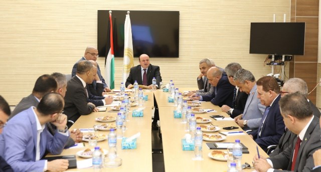 محافظ سلطة النقد يترأس اجتماعاً تشاورياً مع ممثلي القطاع المصرفي في فلسطين

