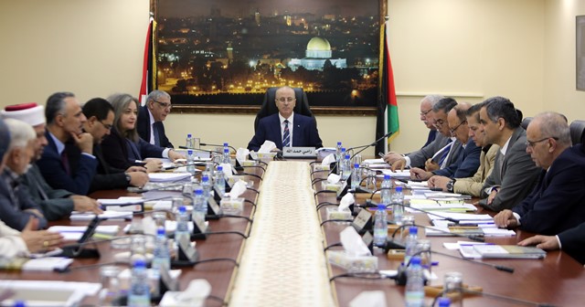الحكومة تقرر تشكيل لجان وزارية لتسلم المعابر والأمن والدوائر الحكومية في غزة


