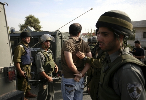 الشاباك يعتقل ضابط فلسطيني في الوقائي بتهمة التحريض (صورة)

