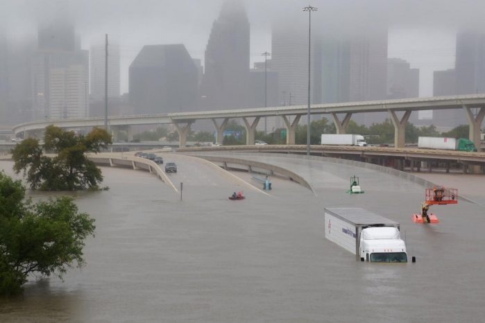 حاكم فلوريدا يأمر نحو 6,3 ملايين شخص بإخلاء منازلهم تحسبا للإعصار 
