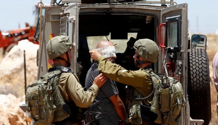 الاحتلال يعتقل مسنا من القدس

