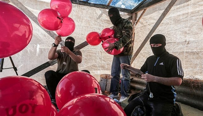 جدل بين الشاباك وجيش الاحتلال حول حماس والبالونات الحارقة