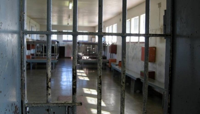 إدارة السجون تمنع دخول ممثلي الأسرى لأقسام القاصرين