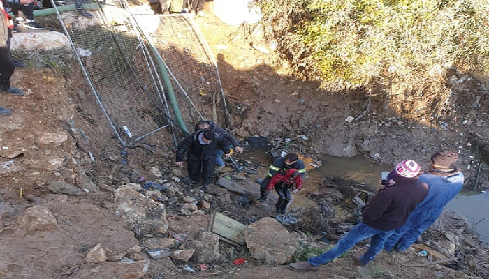 وفاة الطفل قيس أبو ارميلة بعد العثور عليه في منطقة تجمع مياه الأمطار