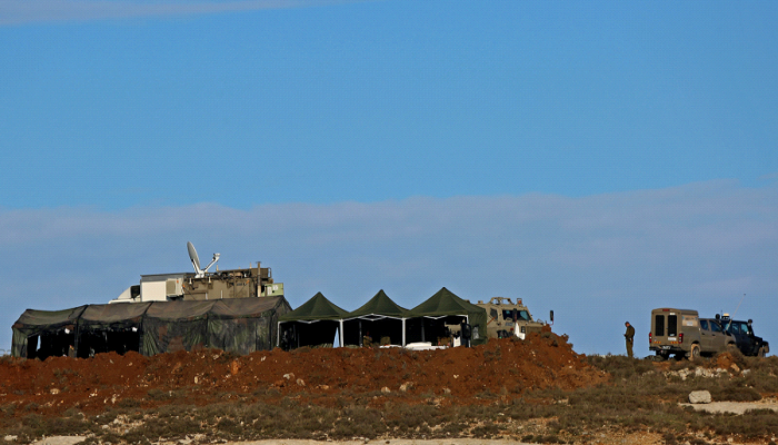 الاحتلال يقيم نقطة عسكرية شمال البيرة ويغلق طريق الجلزون
