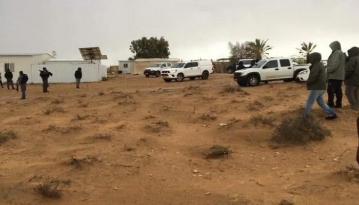 النقب: اعتقال 4 شبان تصدوا لإخطارات الهدم والإخلاء في قرية بير هداج
